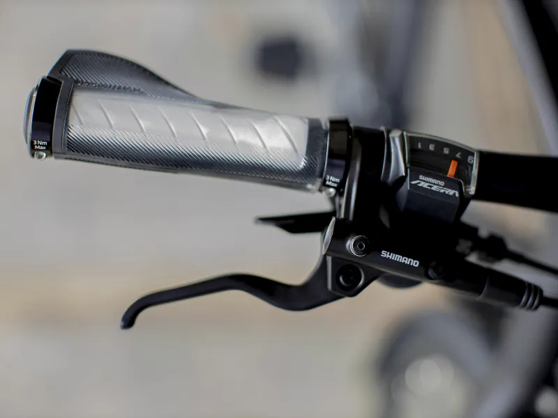 Trek FX 3 Disc Equipped Hybrid Commuter Bike 2021 in Black-5