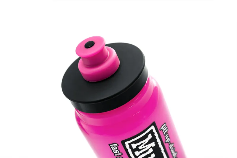 Muc-Off X Elite Fly Water Bottle 550ml in Pink-2