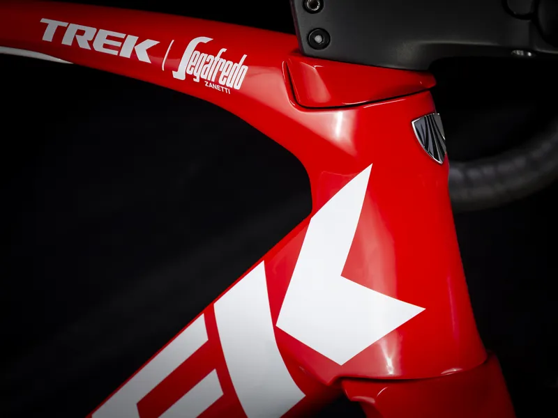 Trek Madone SLR 6 Disc Carbon Road Race Bike 2020 in Red-5