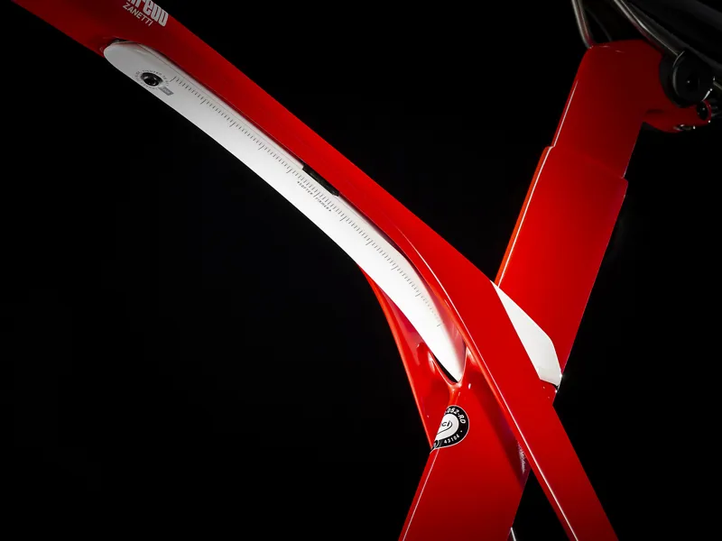 Trek Madone SLR 6 Disc Carbon Road Race Bike 2020 in Red-6