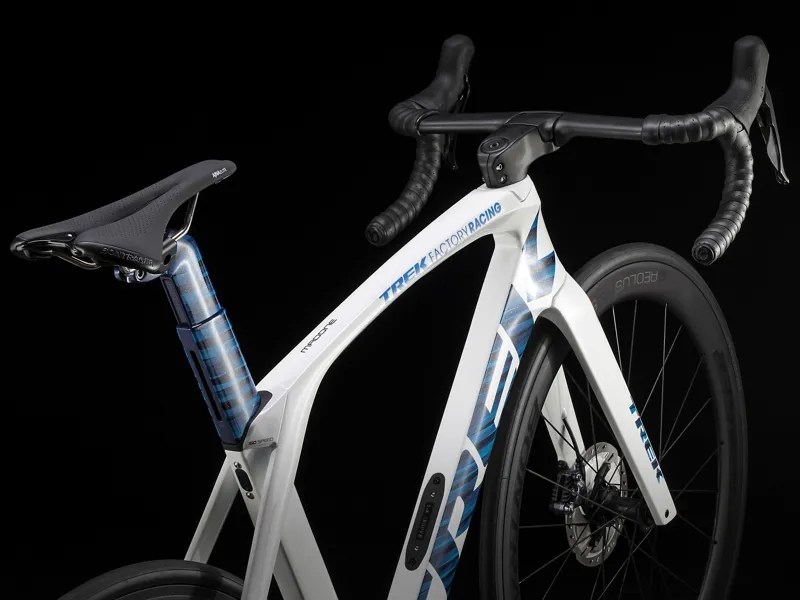 Trek Madone SLR 6 Disc Carbon Fibre Road Bike 2020 in White and Blue-3