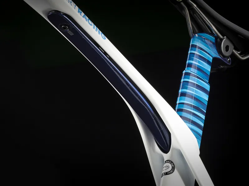 Trek Madone SLR 6 Disc Carbon Fibre Road Bike 2020 in White and Blue-5