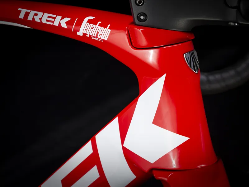 Trek Madone SLR 7 Disc Mens Carbon Aero Road Bike 2020 in Red-4