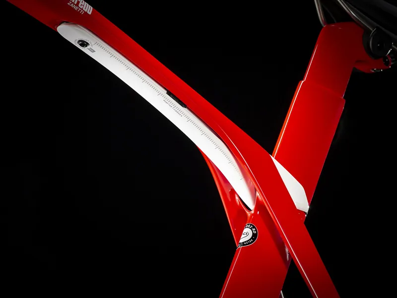 Trek Madone SLR 6 Speed Disc Mens Carbon Aero Road Bike 2020 in Red-5