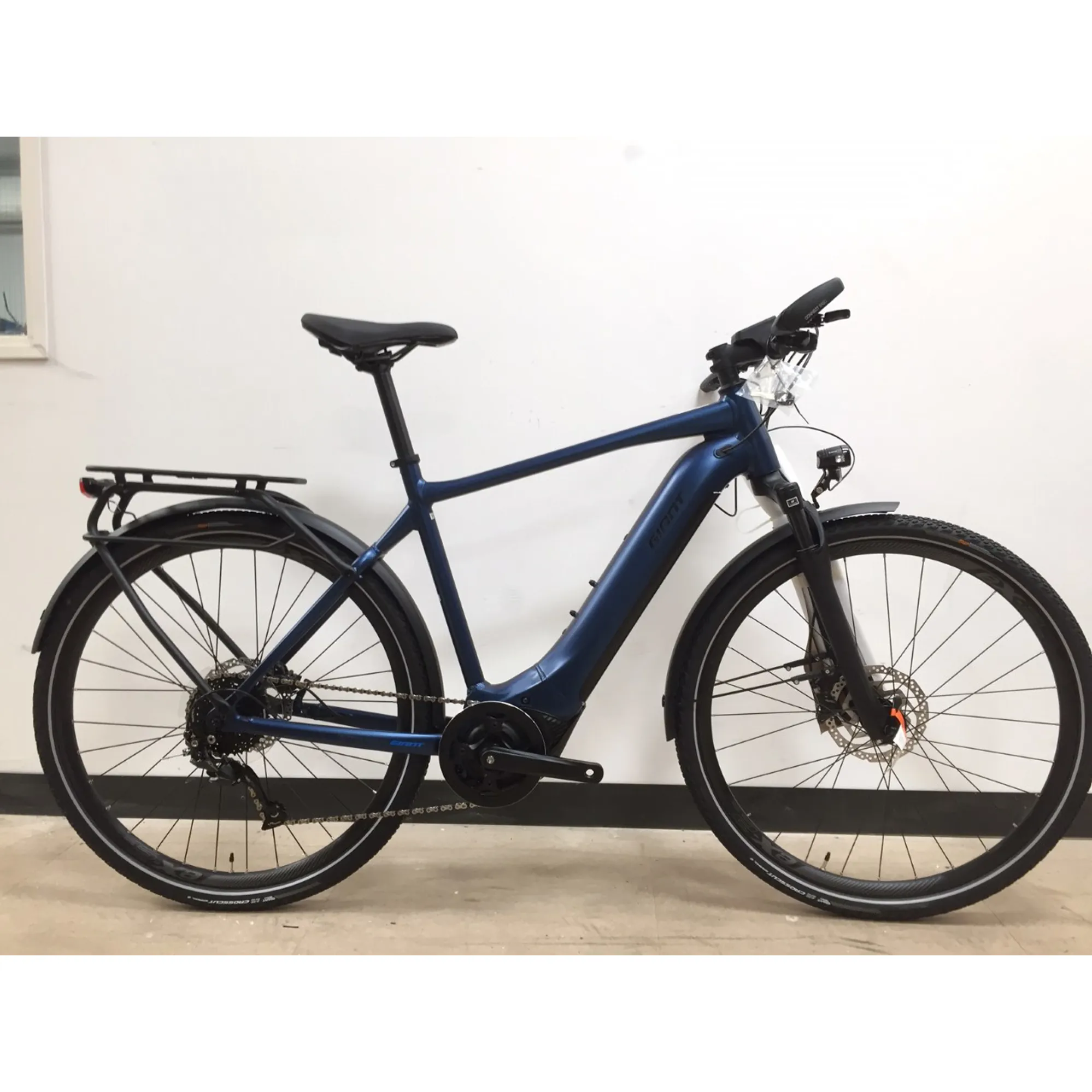 Ex-Display Giant Explore E+ Large Electric Hybrid Bike 2021 in Navy