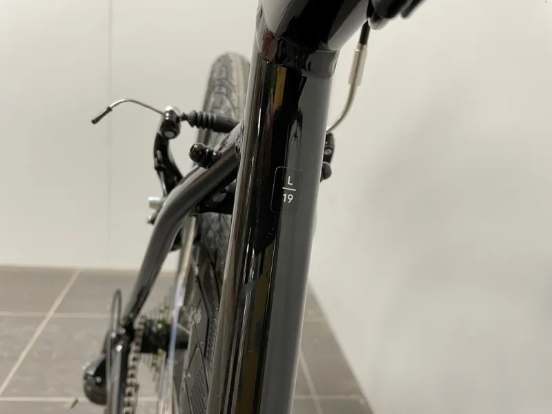 EX-DISPLAY Ridgeback Comet Hybrid Bike Large 2022 in Black-3