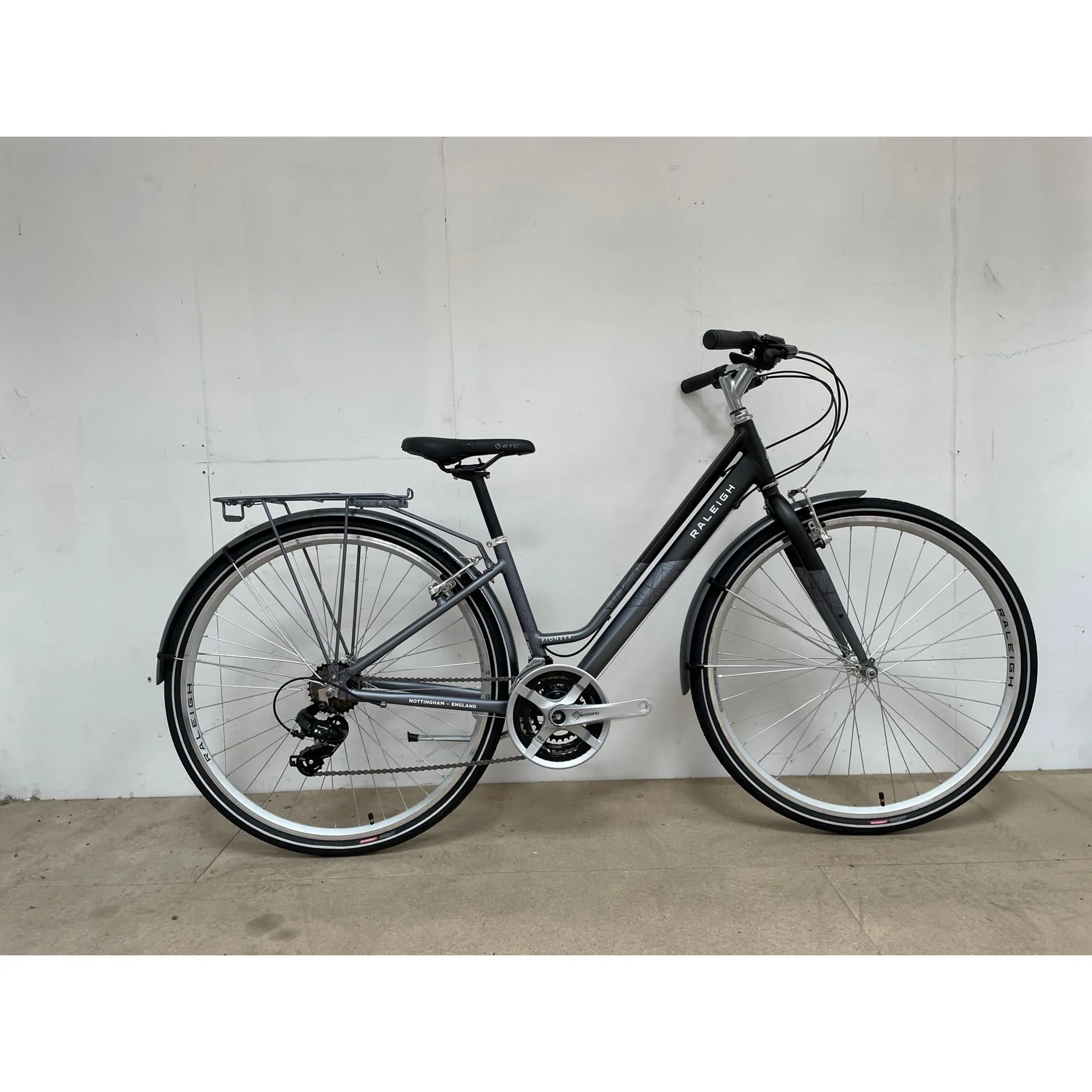 Ex Display Raleigh Pioneer Lowstep Womens Hybrid Bike Small