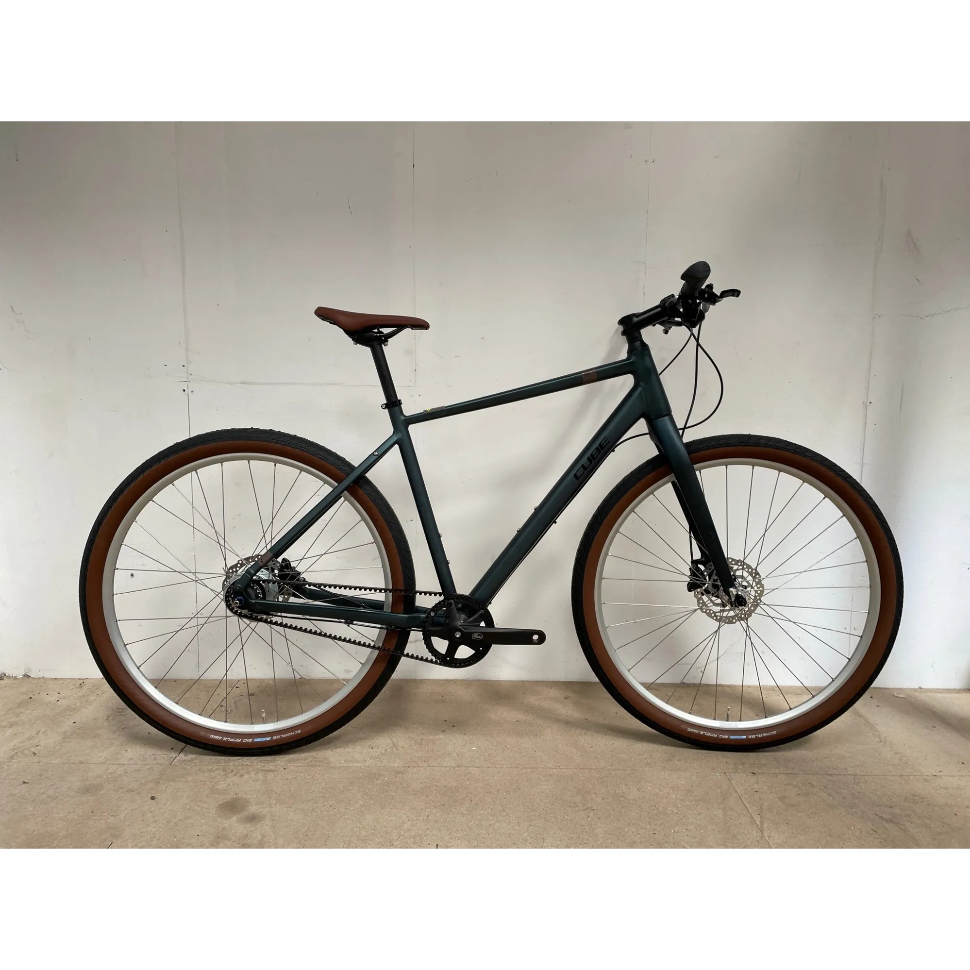 EX-DISPLAY Cube Hyde Pro Hybrid Bike Medium 2022 in Blue