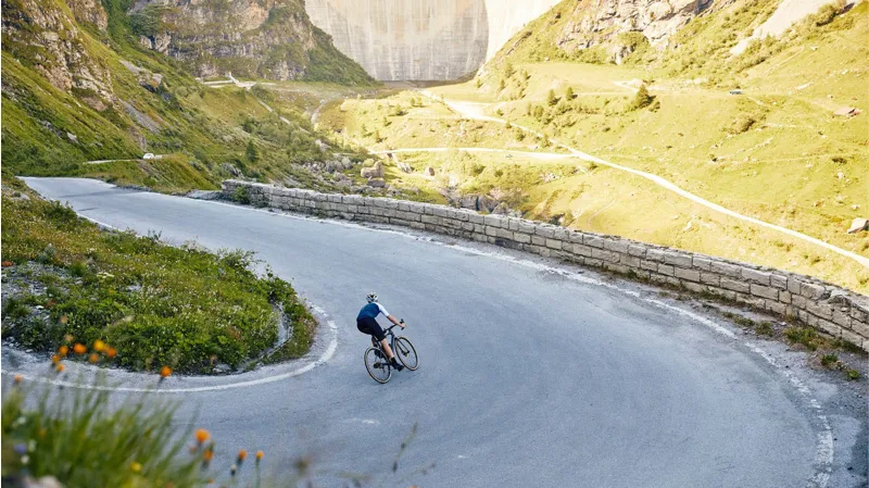 BMC Roadmachine 01 Two Mens Sportive Road Bike in Race Grey-3