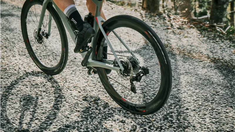 BMC Roadmachine 01 One Mens Sportive Road Bike in Green Sand-11