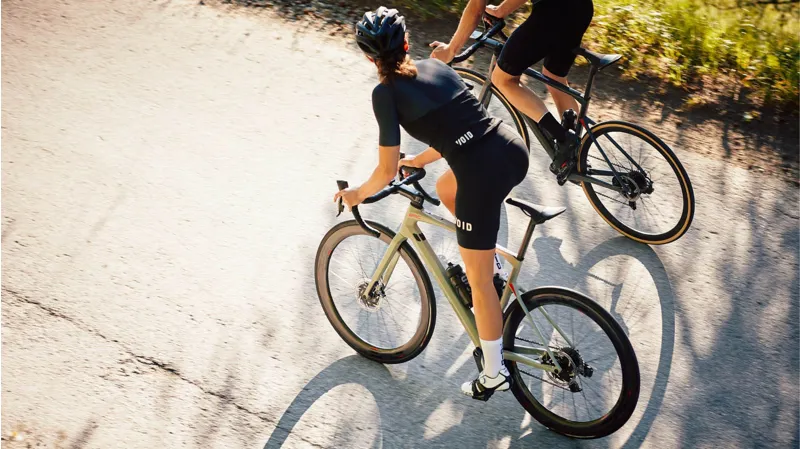 BMC Roadmachine 01 One Mens Sportive Road Bike in Green Sand-12