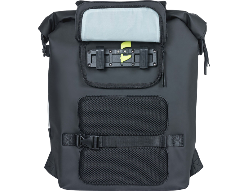 Basil SoHo Bicycle Backpack Nordlicht 17L in Night Black-3