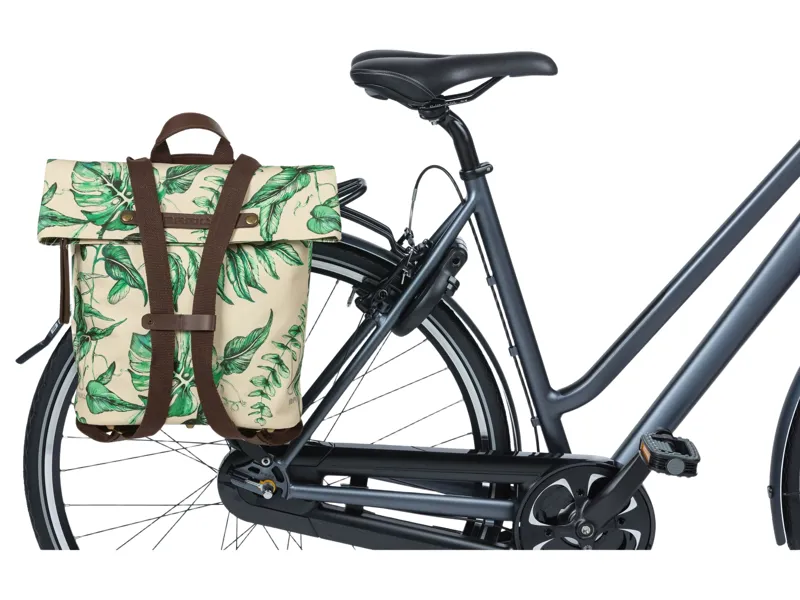 Basil Ever-Green Bicycle Daypack 14-19L in Sandshell Beige-5