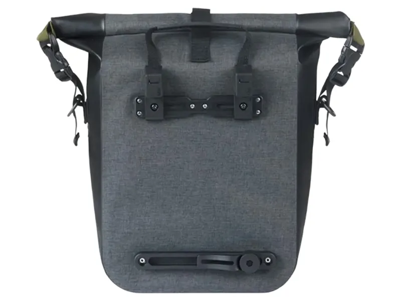 Basil Navigator Storm M MIK Hooks 12-15L Bicycle Bag in Black-2