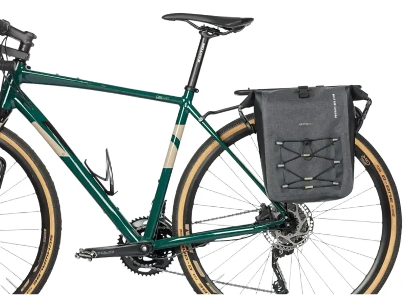 Basil Navigator Storm M MIK Hooks 12-15L Bicycle Bag in Black-4