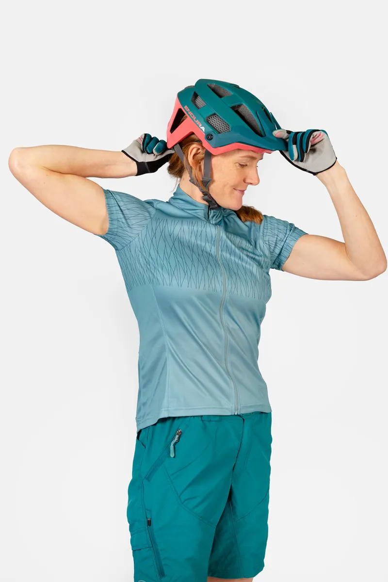 Endura Women's Hummvee Ray Short Sleeve MTB Jersey in Moss-2