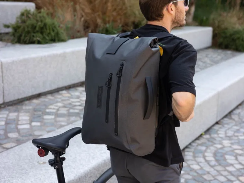 Brompton Waterproof Backpack + Frame in Anthracite-7