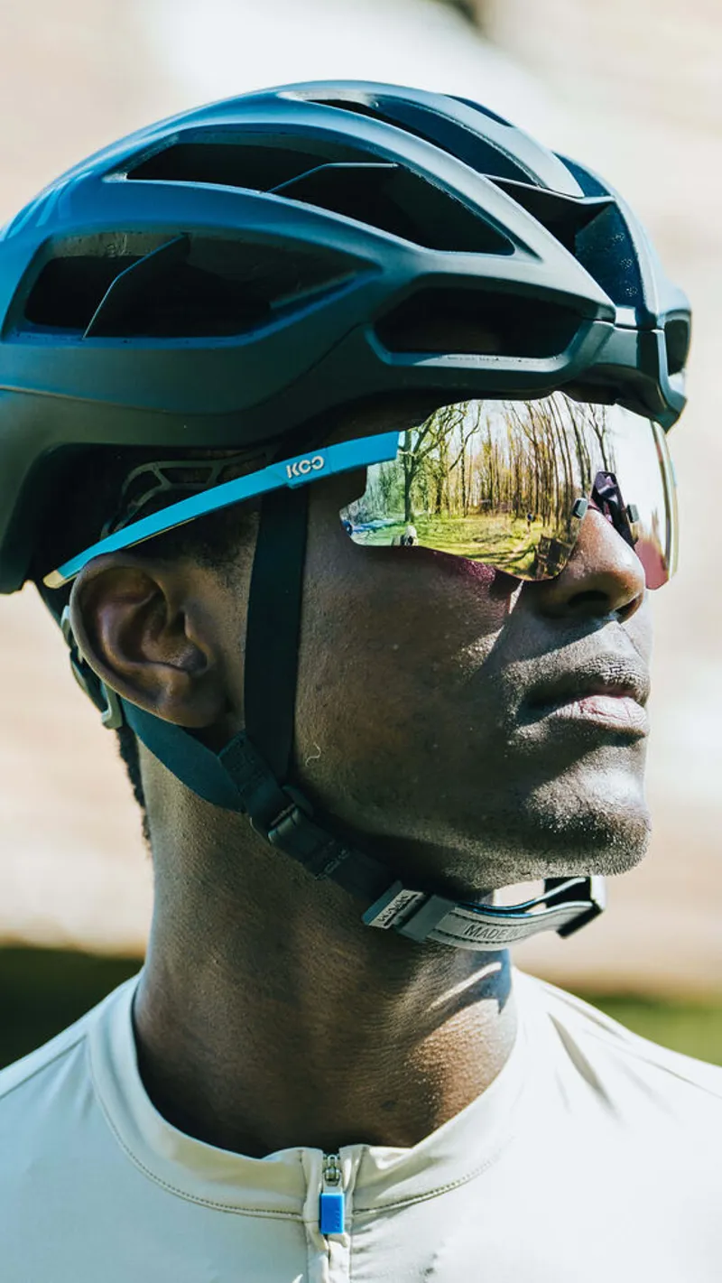 Koo Nebula Sunglasses in Midnight Blue Matt/Photochromic Rose Gold Mirror-3