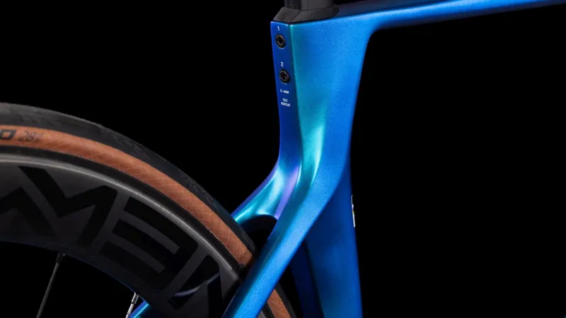 Cube Agree c:62 SLT Road Bike 2025 in Nebula/White-4