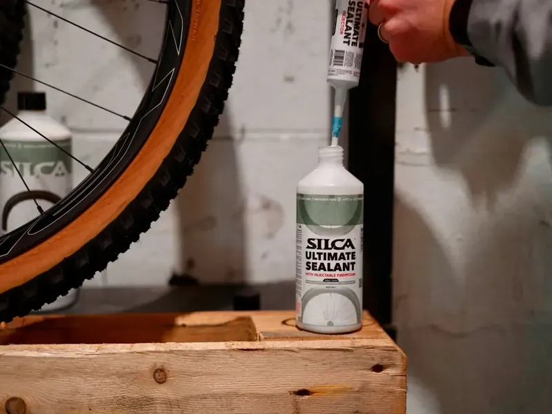 Continental Grand Prix 5000S TR 700c OE Tyres in Black with Silca v2 500 ml Sealant Bundle-6