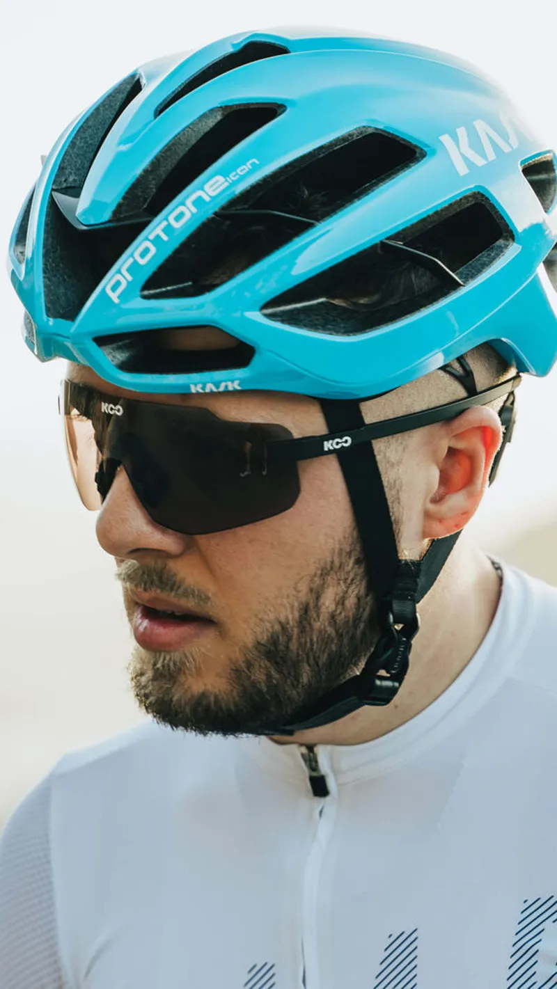 Koo Supernova Sunglasses in Black Matt/Photochromic Pink-3