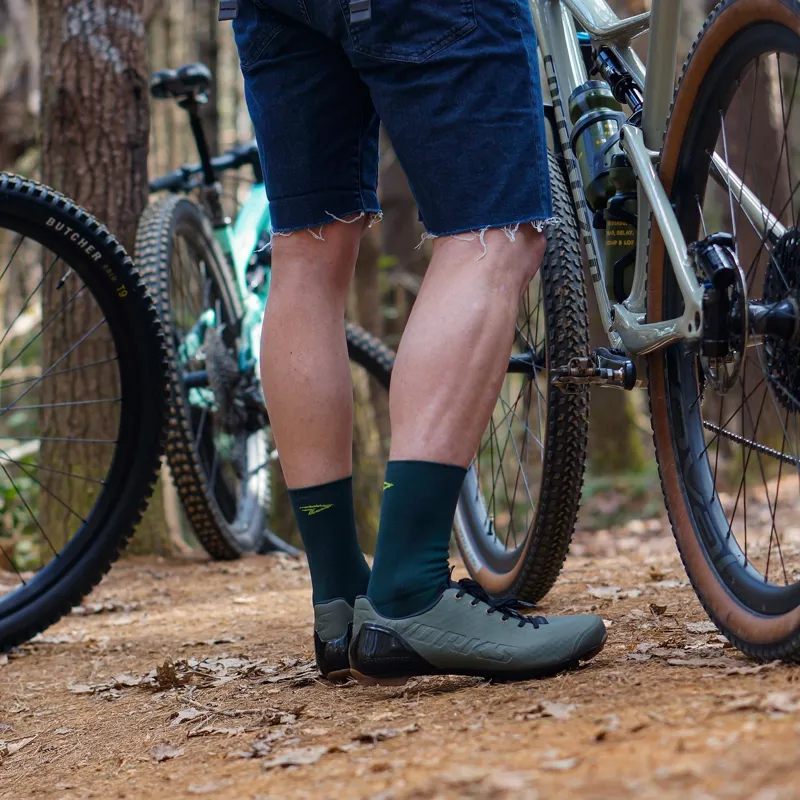 Defeet Aireator 6 inch D-Logo Double Cuff Socks in Forest Green-3