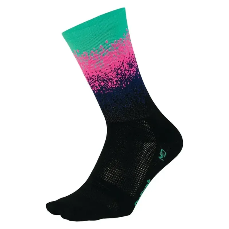 Defeet Aireator 6inch Ombre Socks in Black