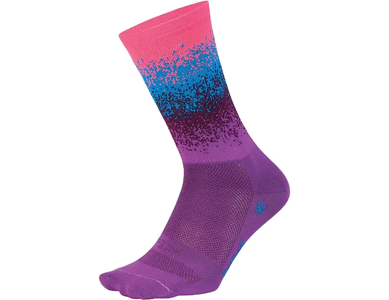 Defeet Aireator 6inch Ombre Socks in Pink