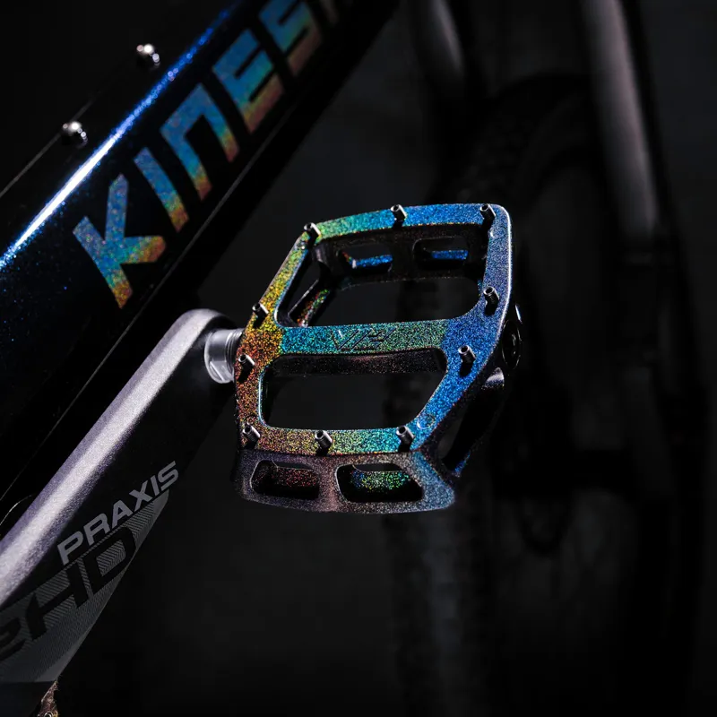 DMR V12 Special Edition Flat Pedal in Galaxy Black-11