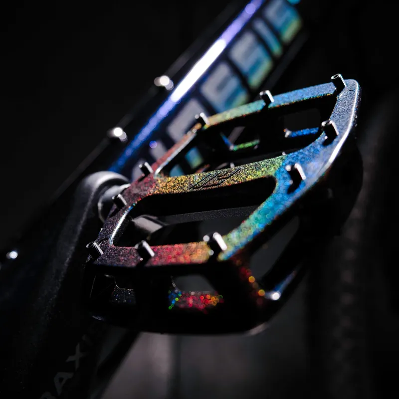 DMR V12 Special Edition Flat Pedal in Galaxy Black-9