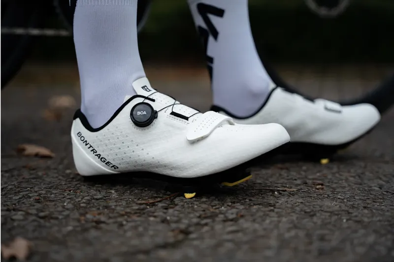 Bontrager Circuit Road Cycling Shoe in White with Shimano R550 Spd-Sl Road Pedal Bundle-7