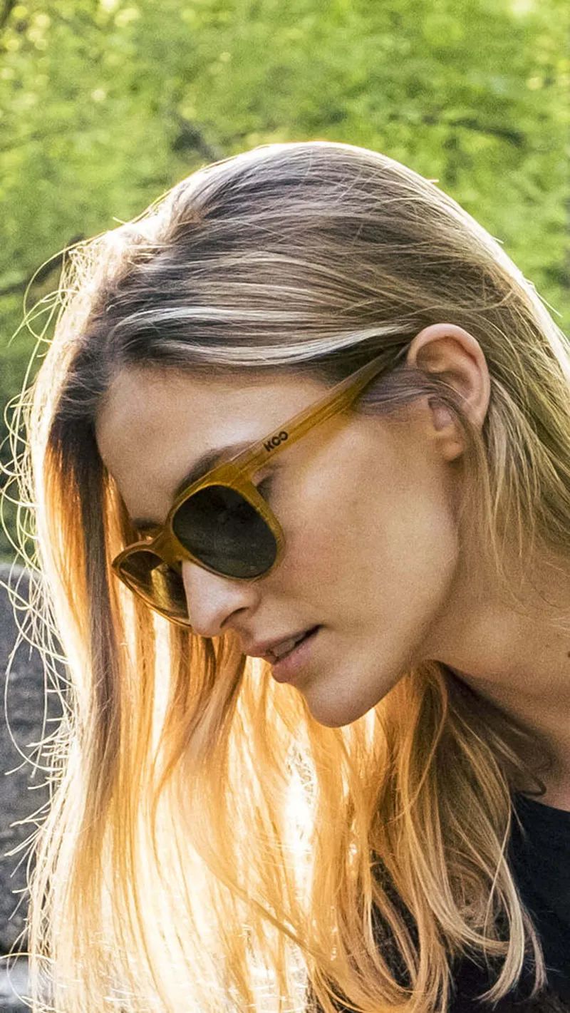 Koo Cosmo Sunglasses in Blonde Matt/Classic Green-3