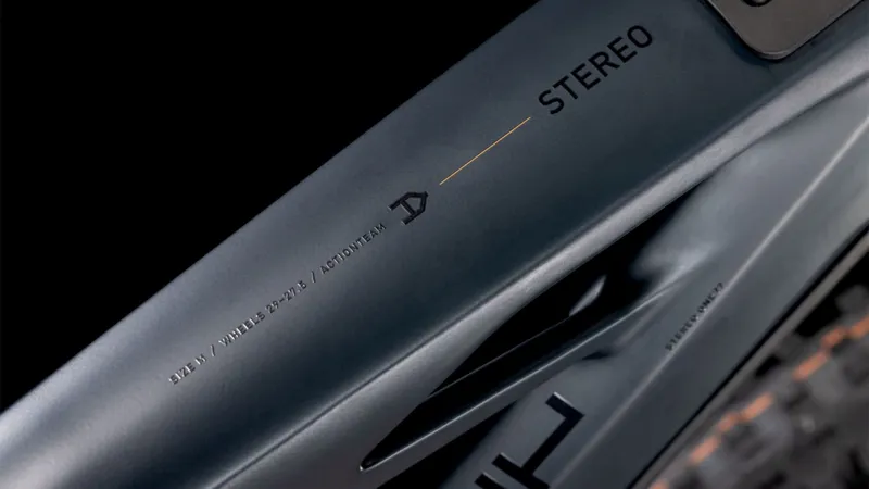 Cube Stereo Hybrid ONE77 HPC AT 800 Electric Full Suspension MTB 2025 in Carbon/Gold-2