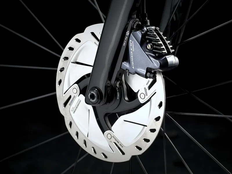 Trek Emonda SL 6 Pro Disc Carbon Road Race Bike 2022 in Black and Red-9