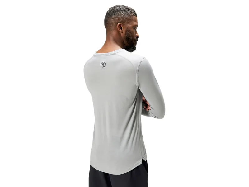 Endura Loop Long Sleeve Tech Tee in Dreich Grey-4