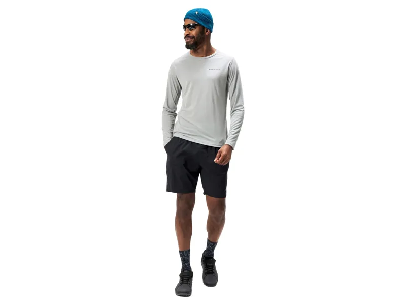 Endura Loop Long Sleeve Tech Tee in Dreich Grey-2