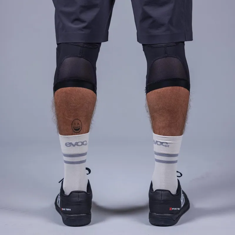 EVOC Knee Pads LS Flex Lite in Black-5