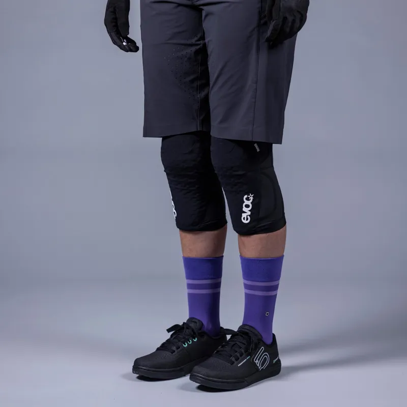 EVOC Knee Pads LS Flex Lite in Black-7