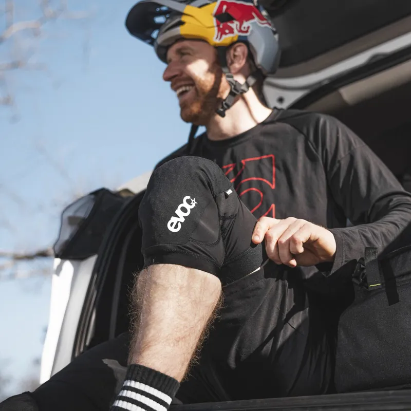 Evoc Knee Pads LS Flex Enduro in Black-8