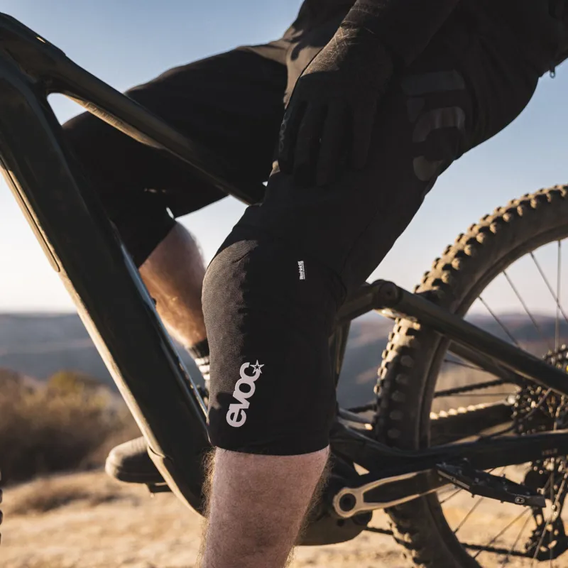 Evoc Knee Pads LS Flex Enduro in Black-9