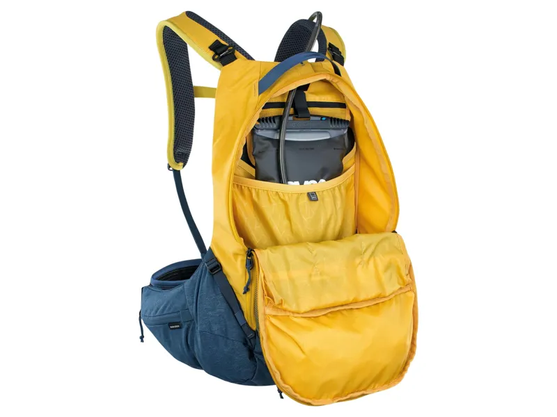 Evoc Trail Pro Protector Backpack 16L L/XL in Curry Yellow-5