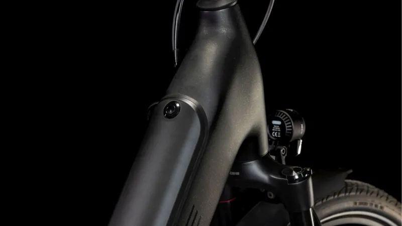 Cube Supreme Hybrid Deluxe SLT 625 EE Electric Hybrid Bike 2025 in Golddust/Black-1