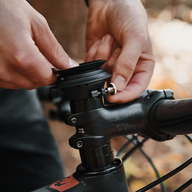 Fidlock VACUUM Ahead Cap Magnetic Smartphone Base in Black-4