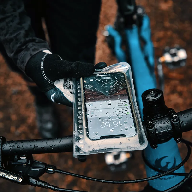 Fidlock VACUUM Uni Magnetic Smartphone Case Universal for up to 6.5 inch Screen in Black-6