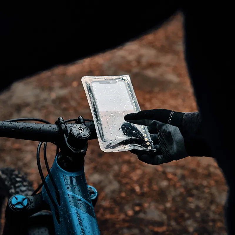 Fidlock VACUUM Uni Magnetic Smartphone Case Universal for up to 6.9 inch Screen in Black-1