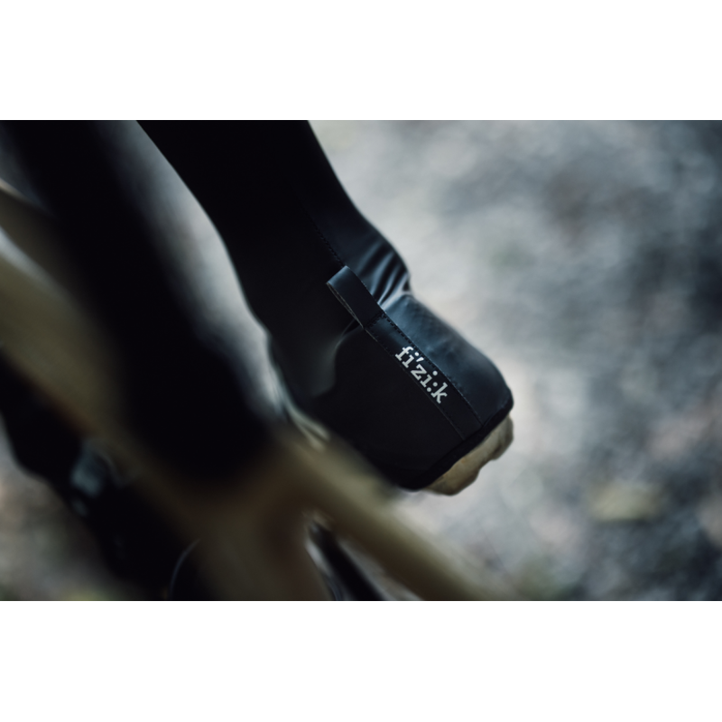 Fizik Overshoes in Black-4
