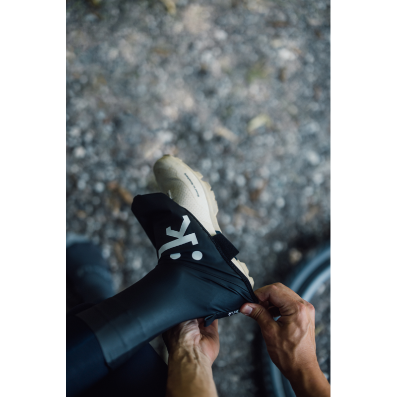 Fizik Overshoes in Black-7