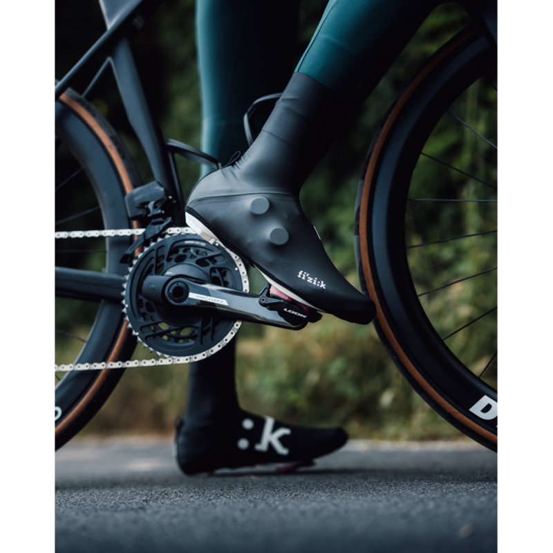 Fizik Overshoes in Black-8