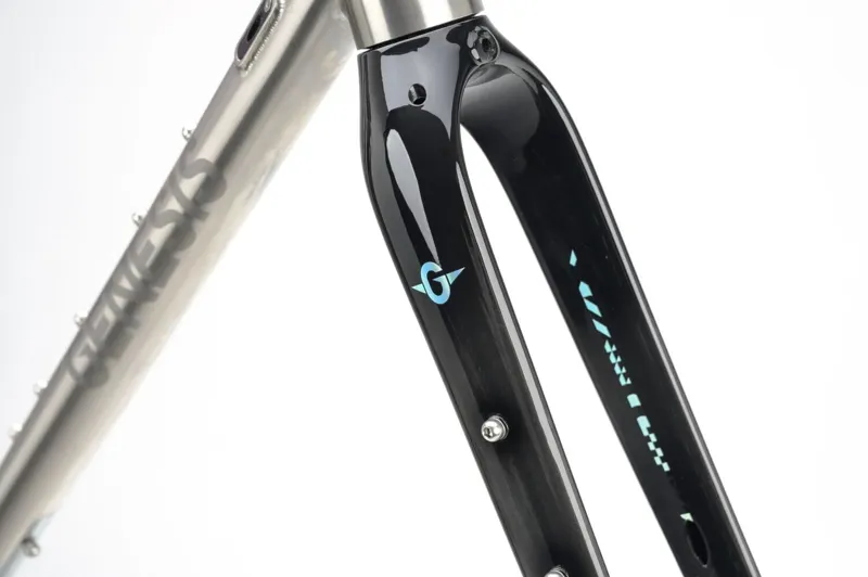 Genesis Frame  Croix De Fer Titanium 2026 in Luther Van Gloss-2