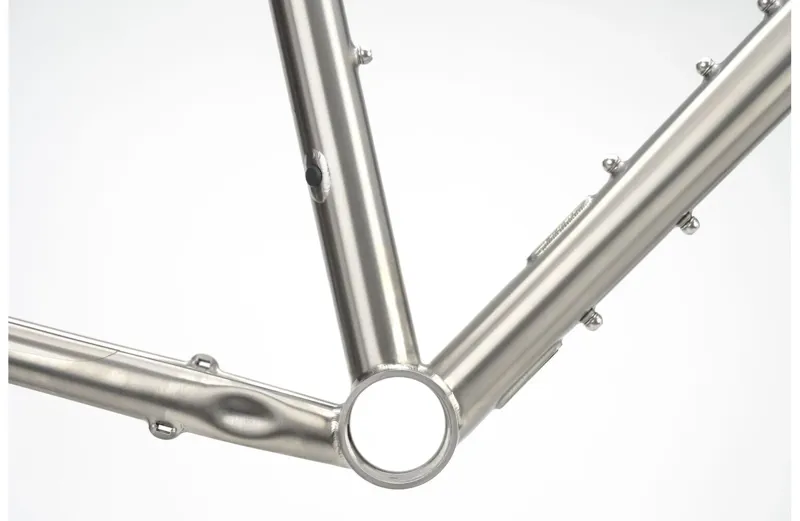 Genesis Frame  Croix De Fer Titanium 2026 in Luther Van Gloss-5